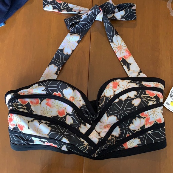 Modcloth Other - NWOT ModCloth high dive flower bikini top